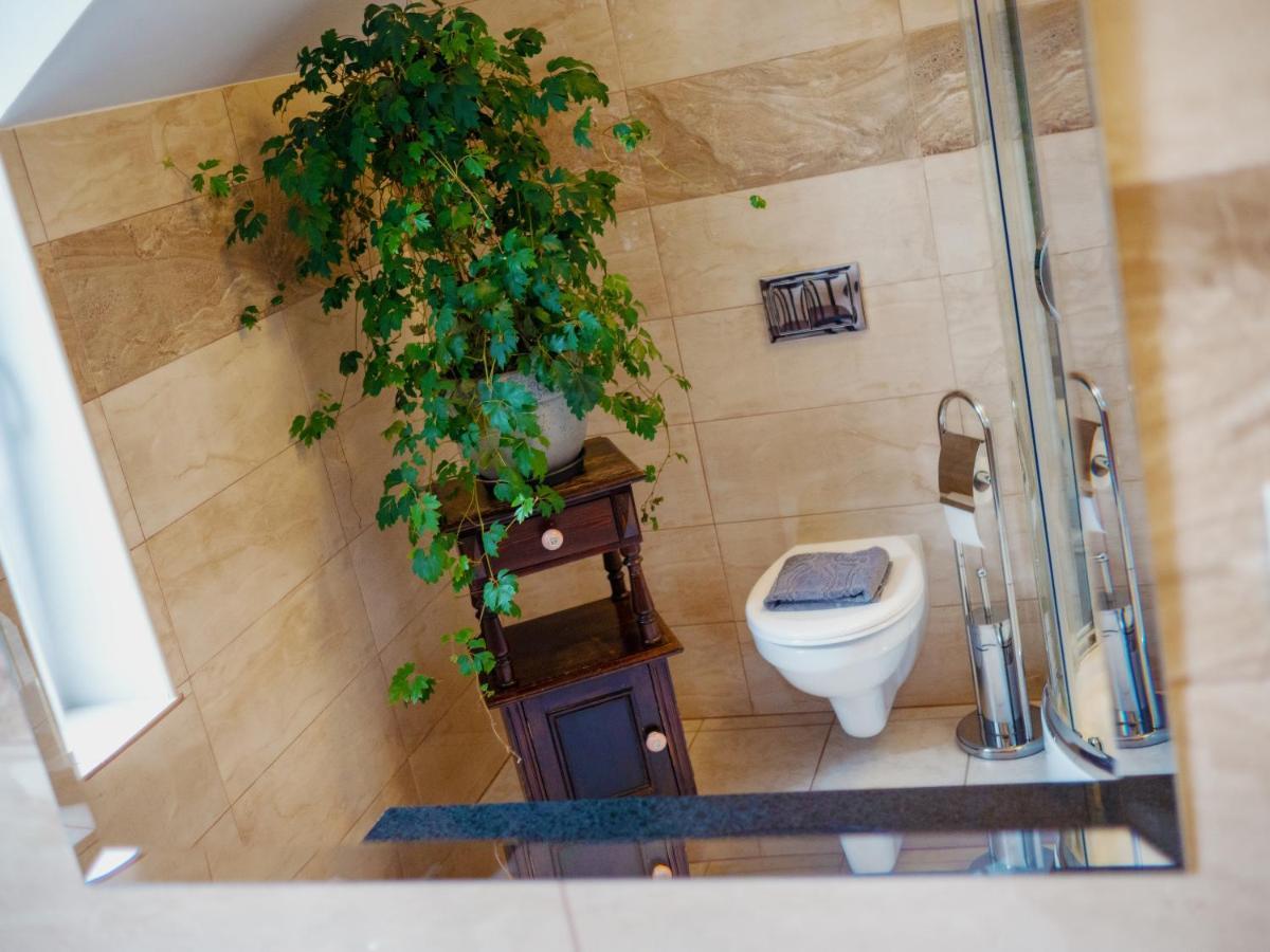 Rozany Dworek Homestay *